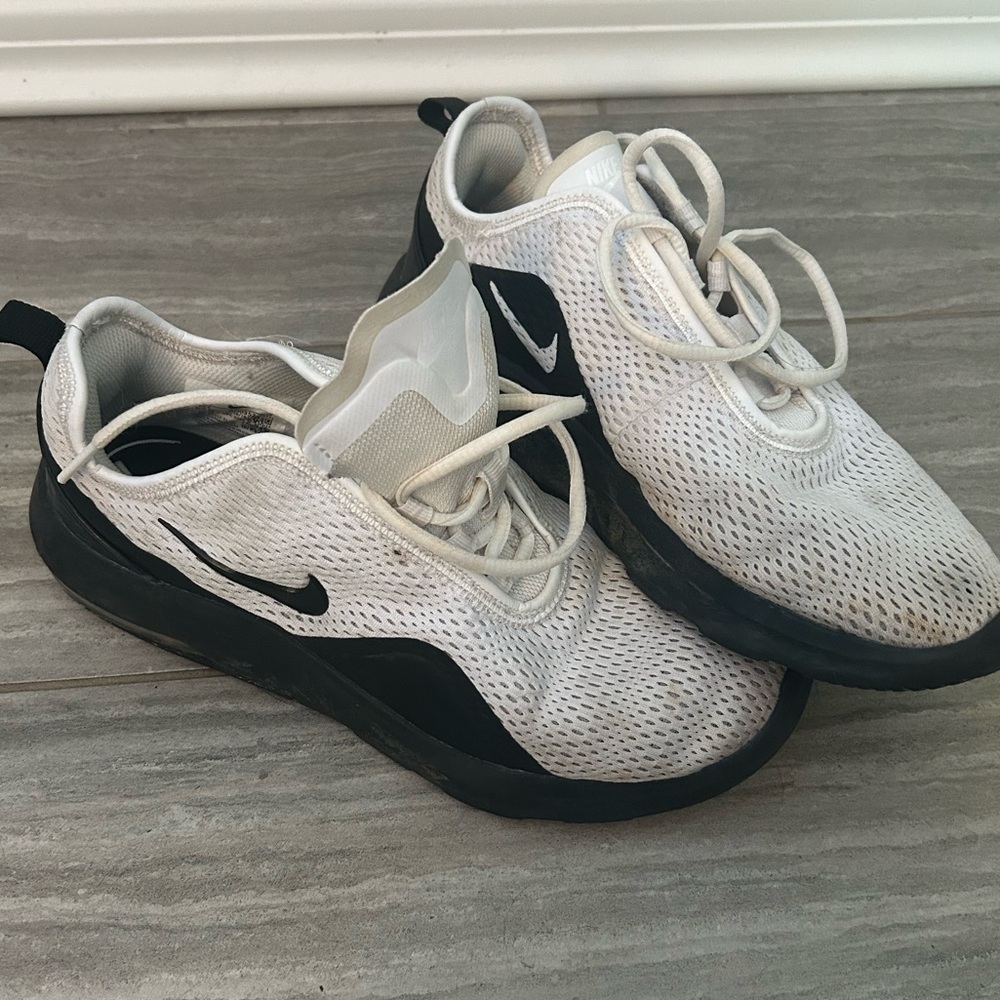Nike Air Max Motion 2